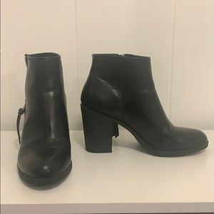 Block heel boots